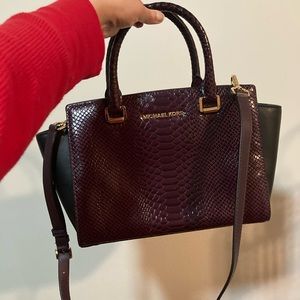 Michael kors satchel purse